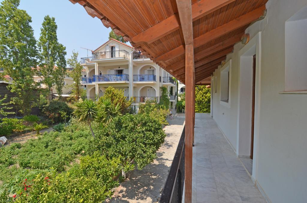 Athina Apartments 阿凯松 外观 照片